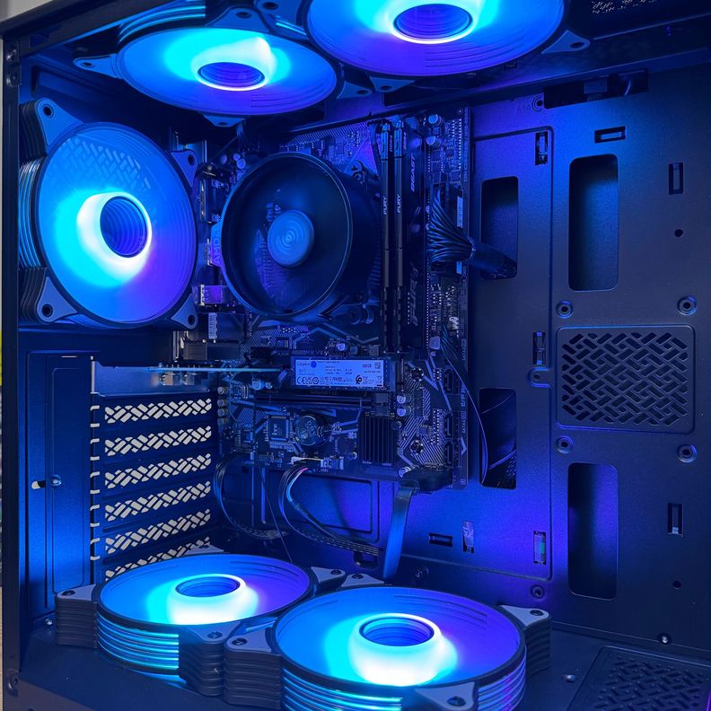 PC Gamer Amd Ryzen 7 8700G 8-Core + Radeon + A620 + WIFI + 16GB DDR5 + SSD 1TB-4