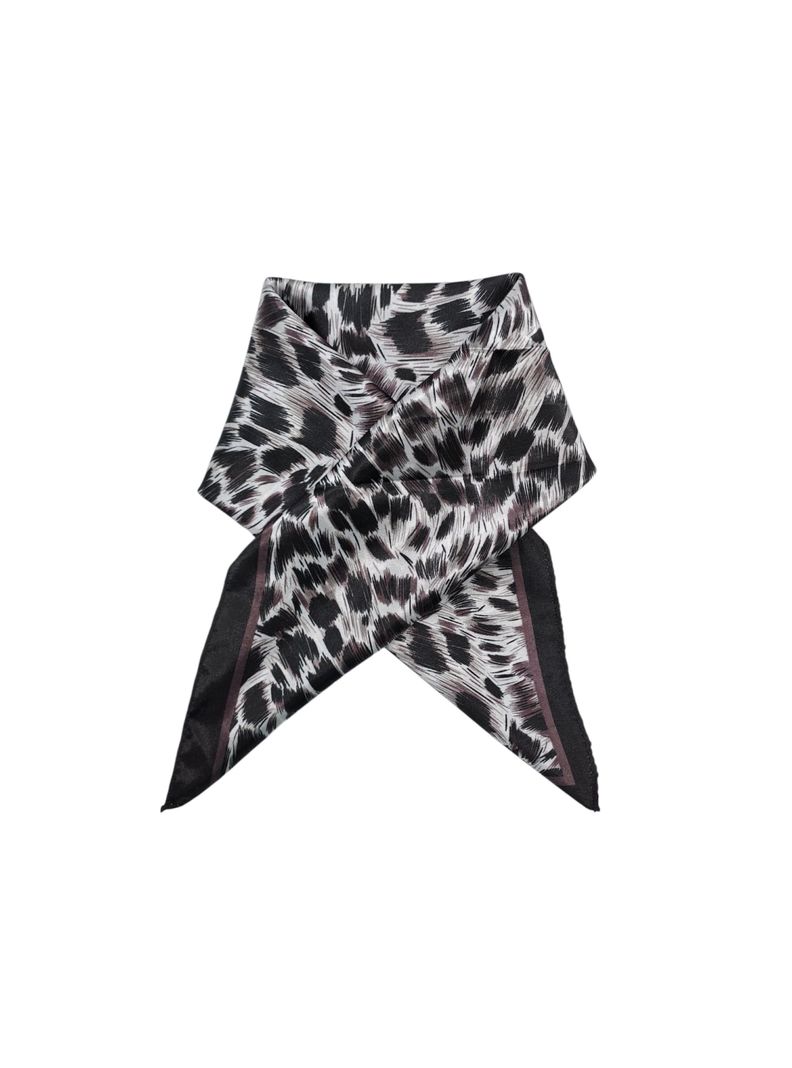 Pañuelo Satinado Mujer Diseño Animal Print color Negro 50 x 50 cms-2