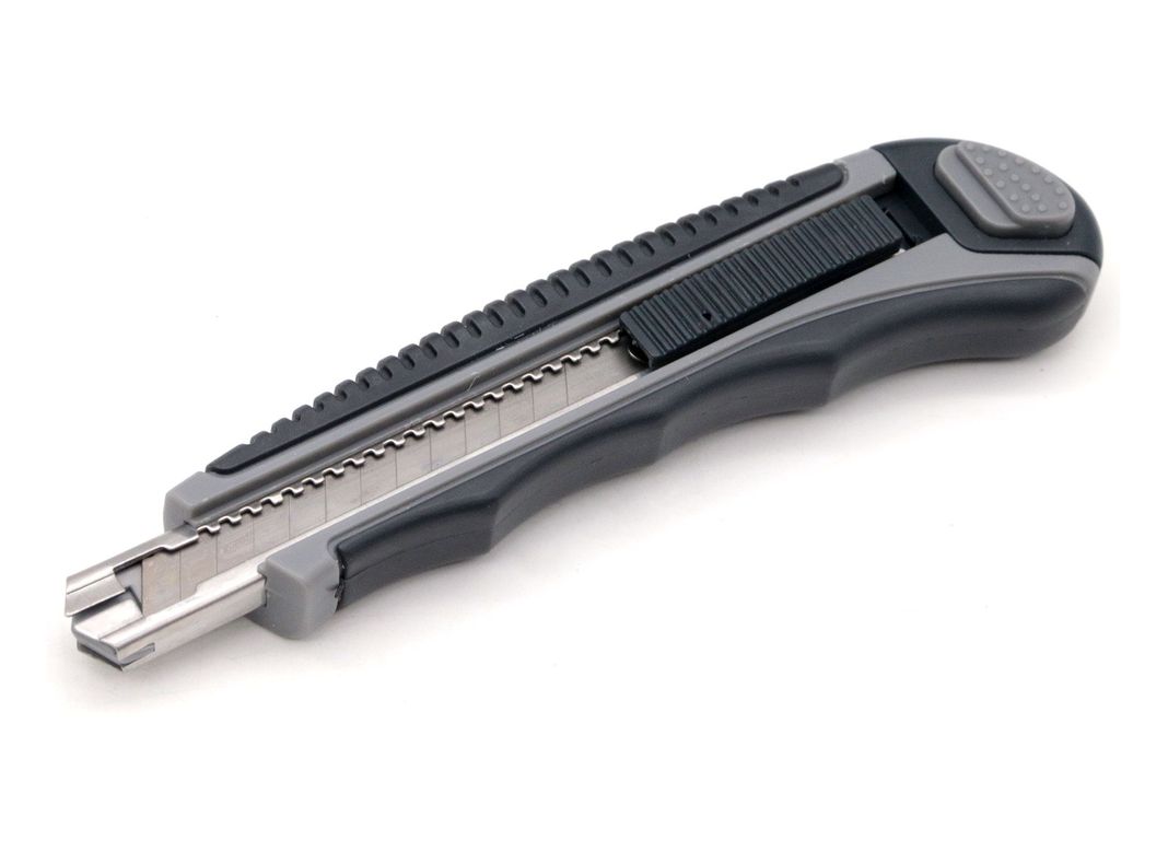 Cuchillo cartonero 9 mm carga automática KWB-0