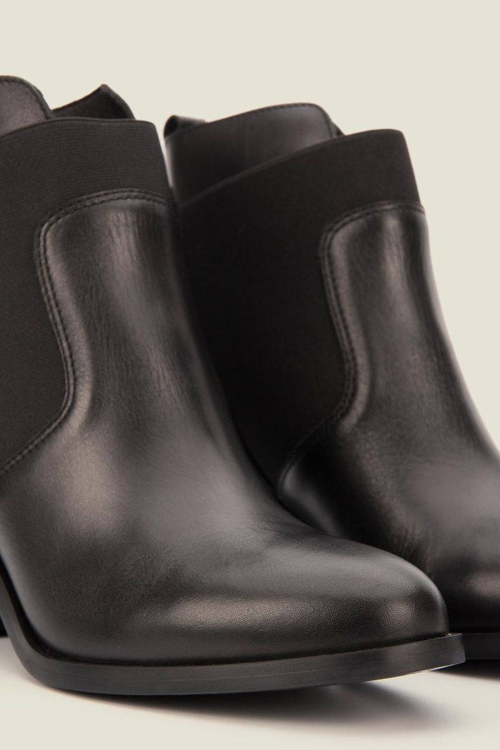 Vélez Botines Tacón Burgos De Cuero Aplique Negro-1