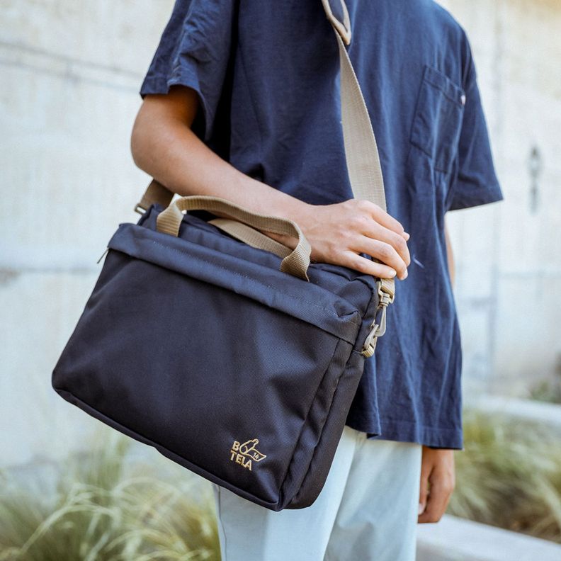 BOLSO NOTEBOOK 14" NEGRO SUSTENTABLE BOTELA-6