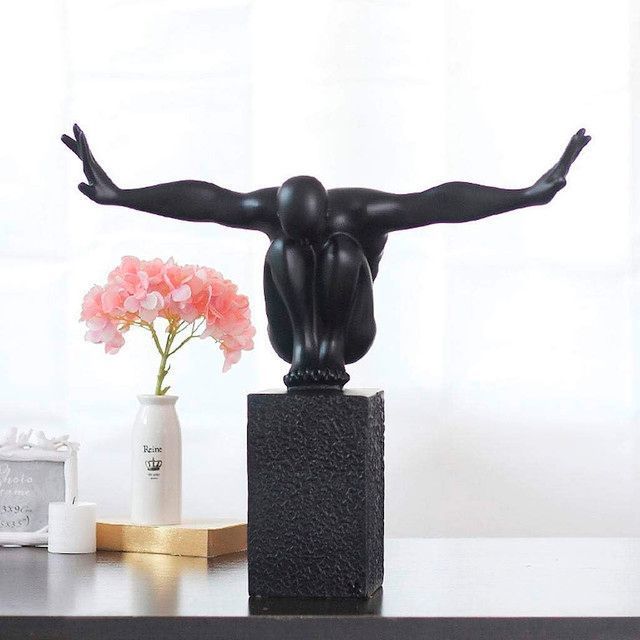 Adorno Escultura Atleta en Equilibrio Minimalista Negra -0