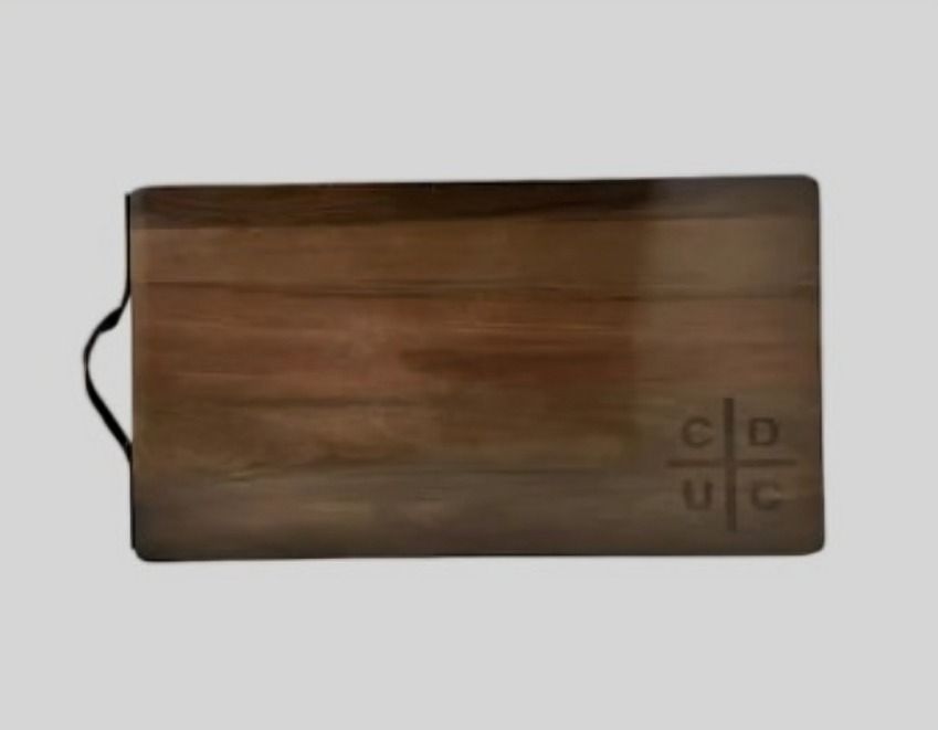 TABLA MADERA LOGO UNIVERSIDAD CATOLICA-1