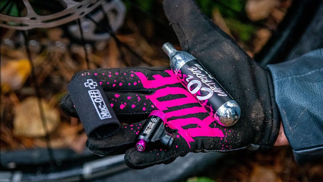Kit CO2 inflador para ruta Muc-Off-1