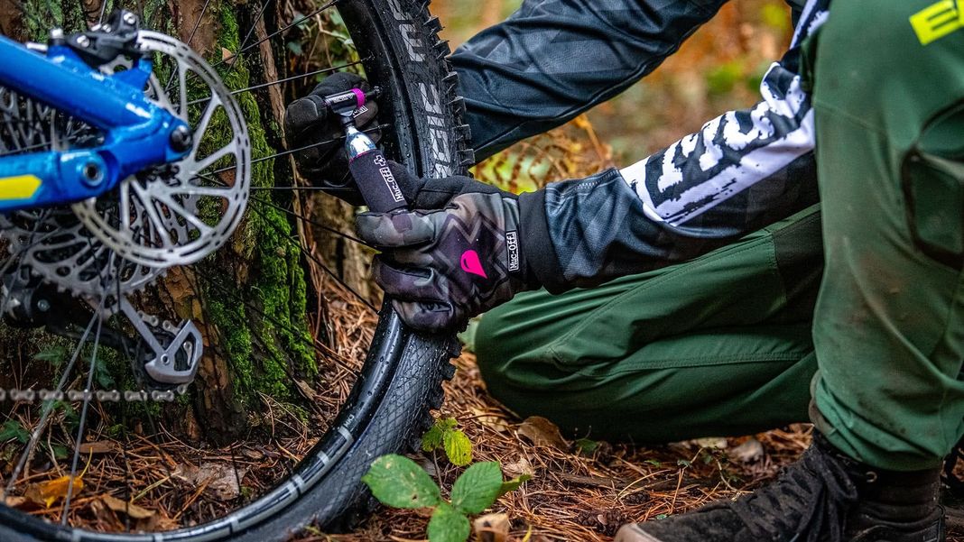 Kit CO2 inflador para ruta Muc-Off-2
