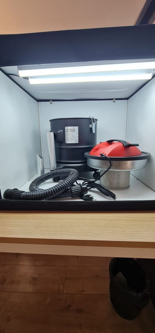 ASPIRADOR DE CENIZAS NORWOOD CON MOTOR 1000 W, Y MANGUERA RECUBIERTA EN METAL -3