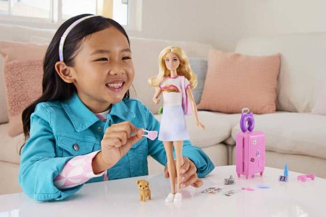 Barbie Viajera Muñeca Con Maleta Y Accesorios-4