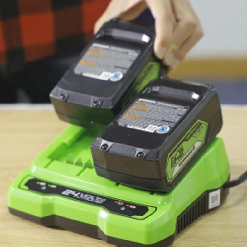 Cargador de Batería Dual Greenworks 24V - 4.0 AH -2933207-1