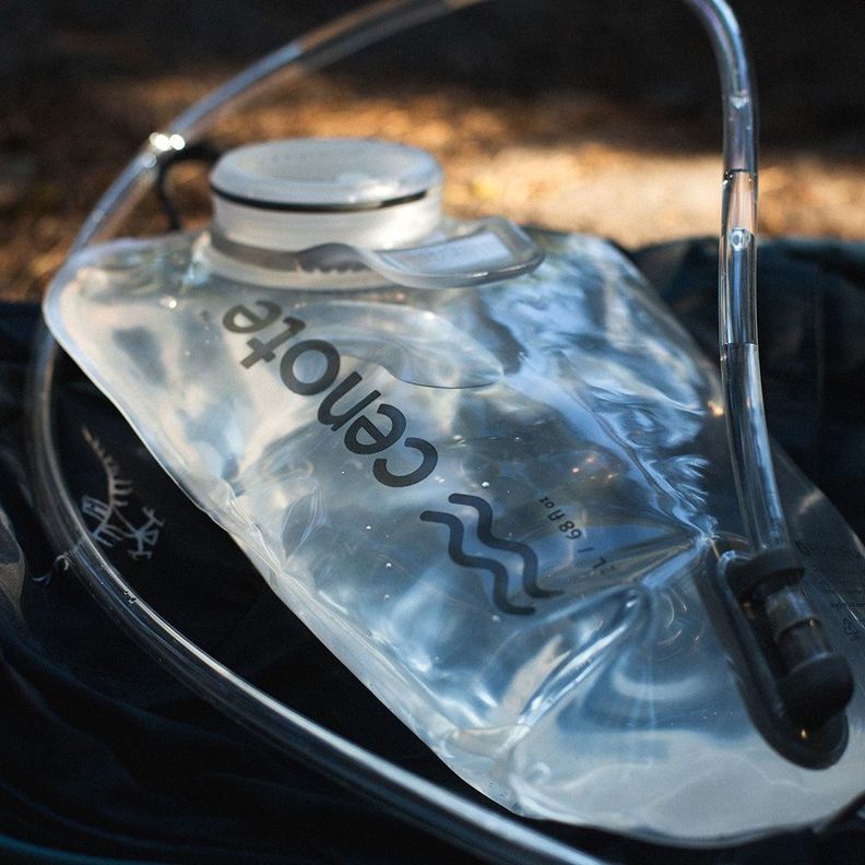 BOLSA DE HIDRATACIÓN CENOTE 2L CLEAR-3