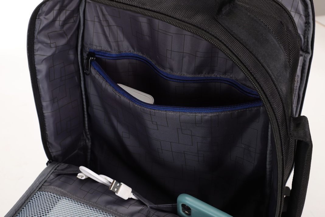 Mochila Multifuncional Laptop impermeable con puerto USB 39 Litros-7