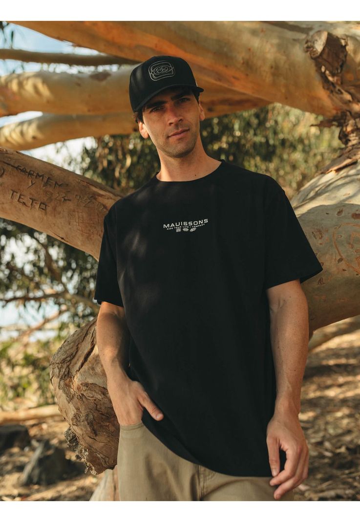 Polera MC Retro Symbol Negro Hombre Maui And Sons S