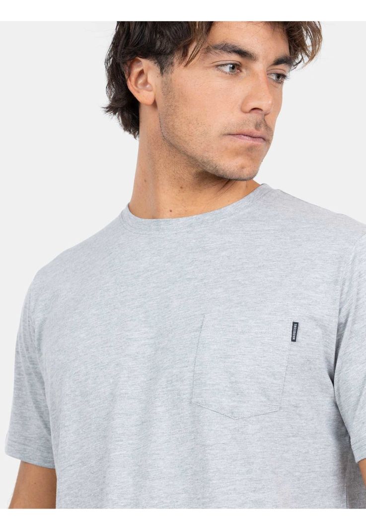 Polera MC Pocket Labels Gris Hombre Maui And Sons-2