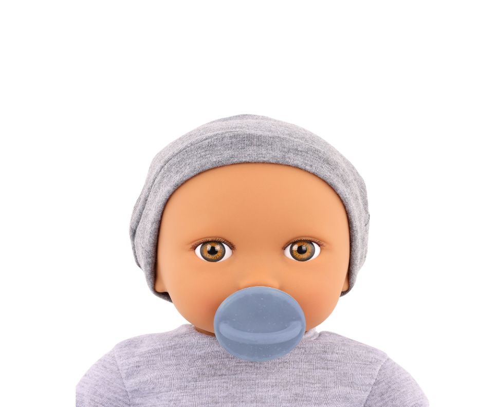 Muñeca con buzo y gorro-2