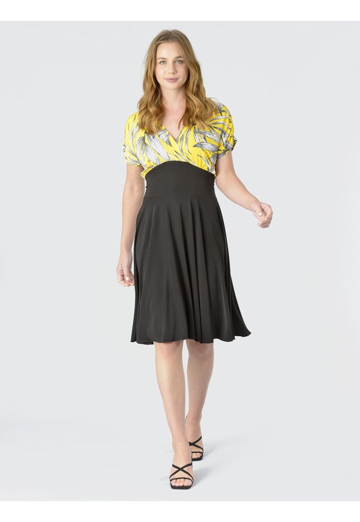 Confección propia nacional|Material: Lycra Fría Elasticada que no se apega al cuerpo|Largo a la rodilla|Corte: Campana|Cuello: Cruzado|Estampado-3