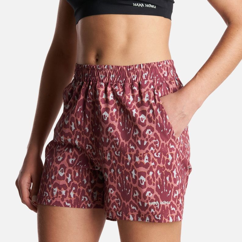 Short Mujer Canchera Print Burdeo Haka Honu-4