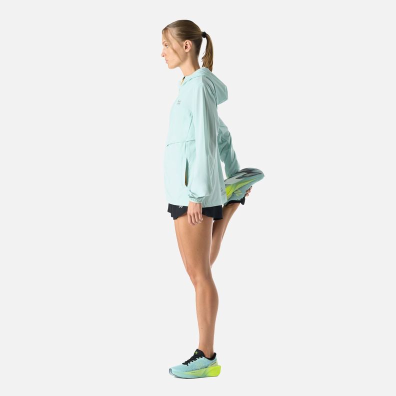 Cortaviento Deportivo running mujer Built To Move-2