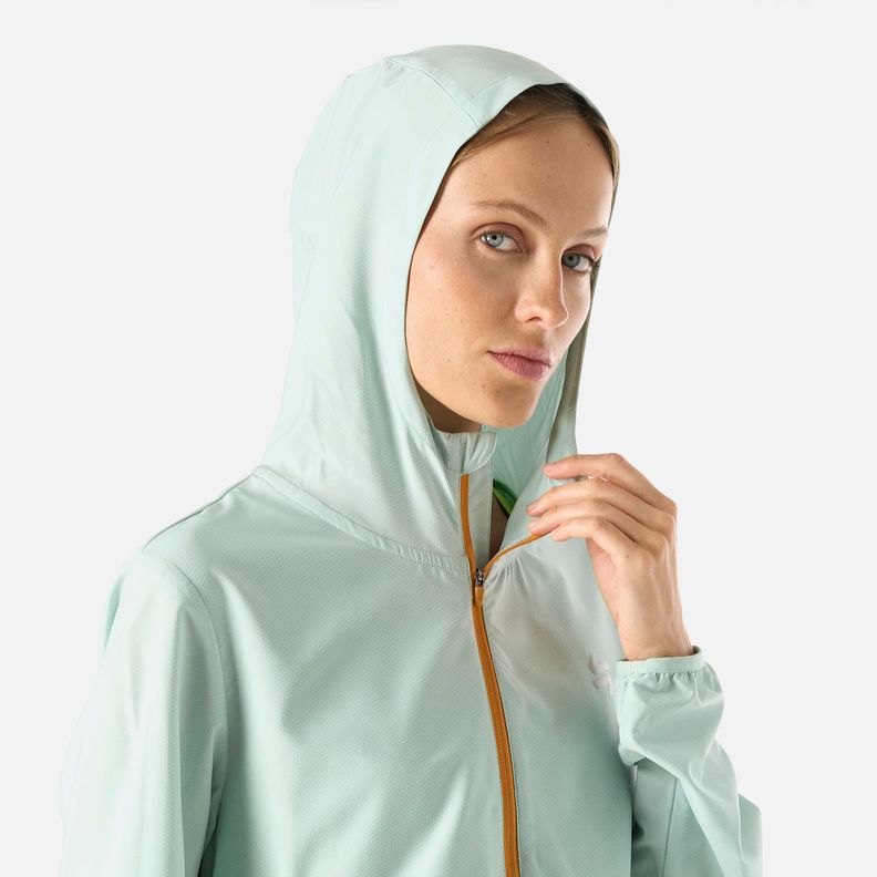 Cortaviento Deportivo running mujer Built To Move-4