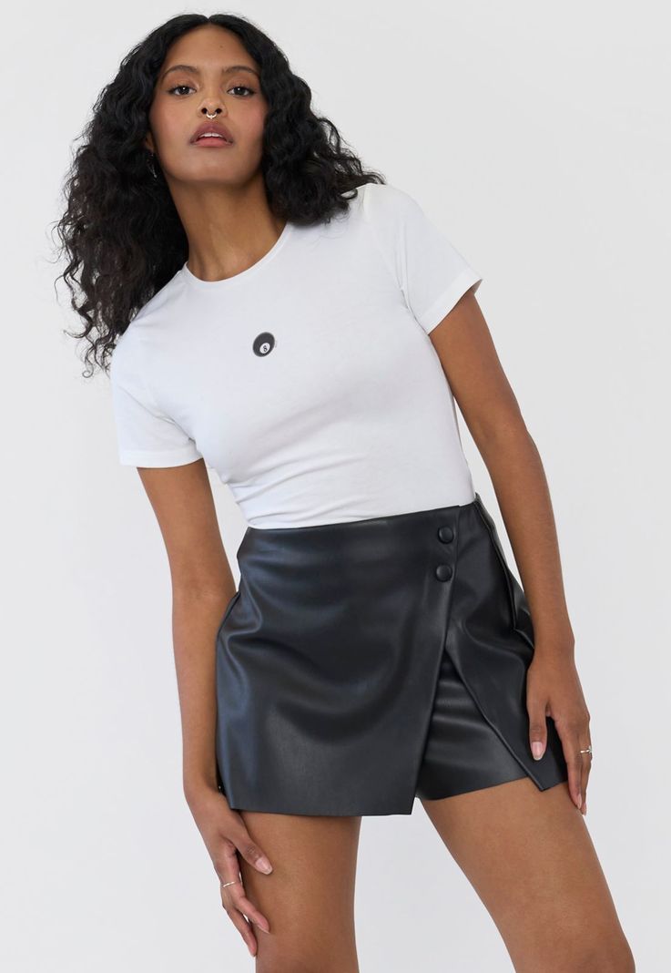 Short Mujer Falda Ecocuero Negro Corona-0