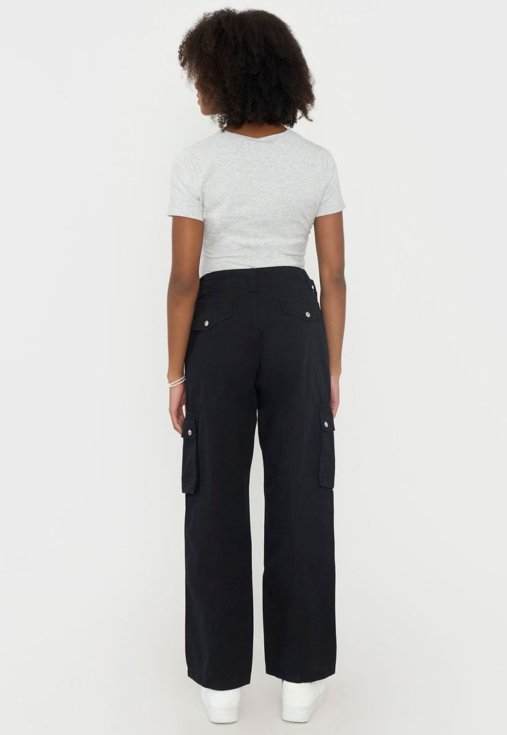 Pantalón Mujer Cargo Ajustable Negro Corona-2