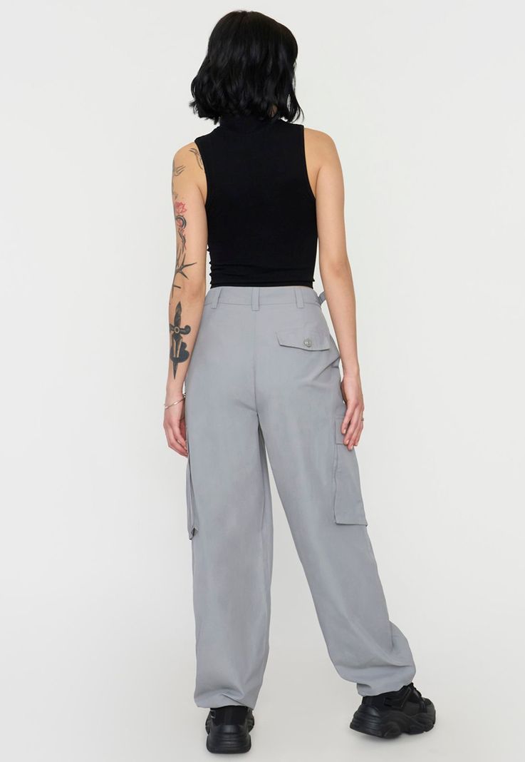 Pantalón Mujer Parachute Cargo Gris Ajustable Corona-2