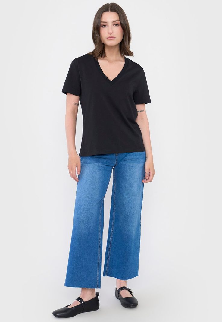 Polera Mujer V-Neck Esencial Negro Corona-3