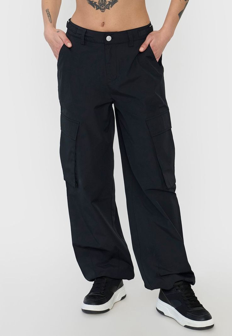 Pantalón Mujer Parachute Cargo Negro Ajustable Corona-1