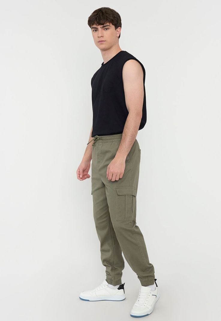 Jogger Hombre Cargo Verde Corona-3