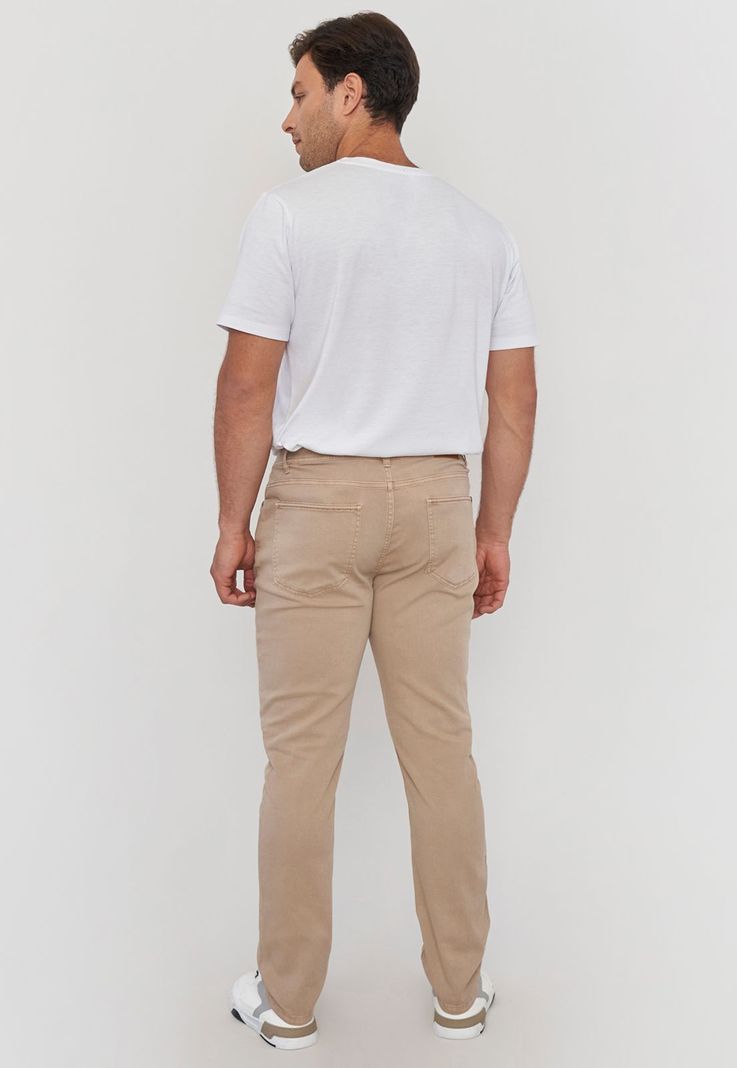 Pantalón Hombre Slim Fit Liso 5 Pocket Camel Corona-2