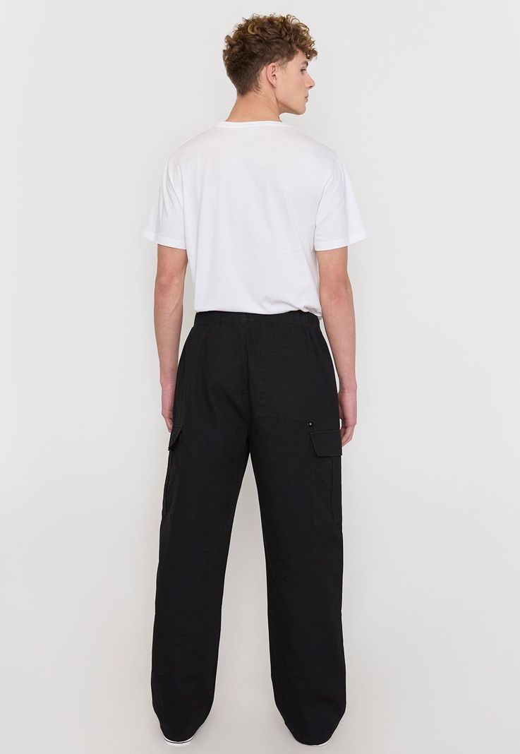 Pantalón Hombre Parachute Fit Cargo Negro Corona-2