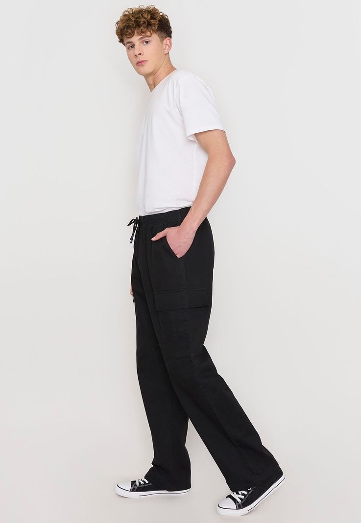 Pantalón Hombre Parachute Fit Cargo Negro Corona-3