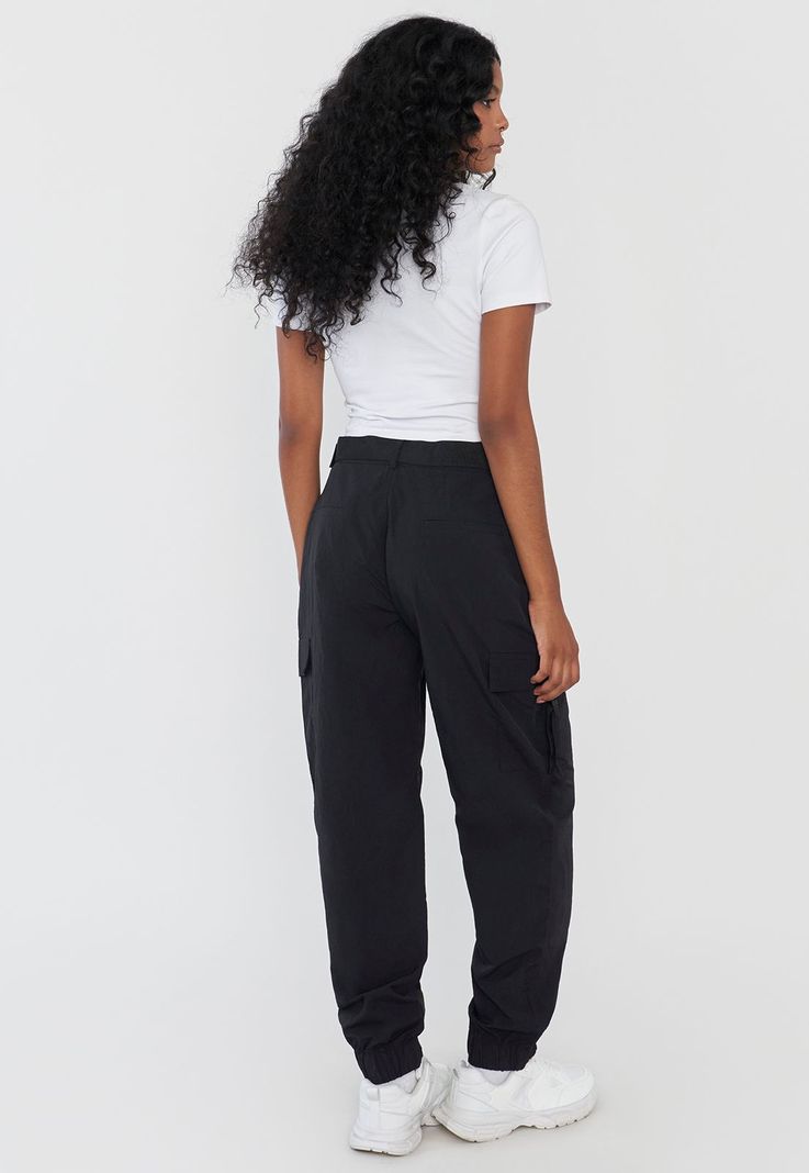Pantalón Negro Mujer Jogger Cargo Cinturón Corona-2