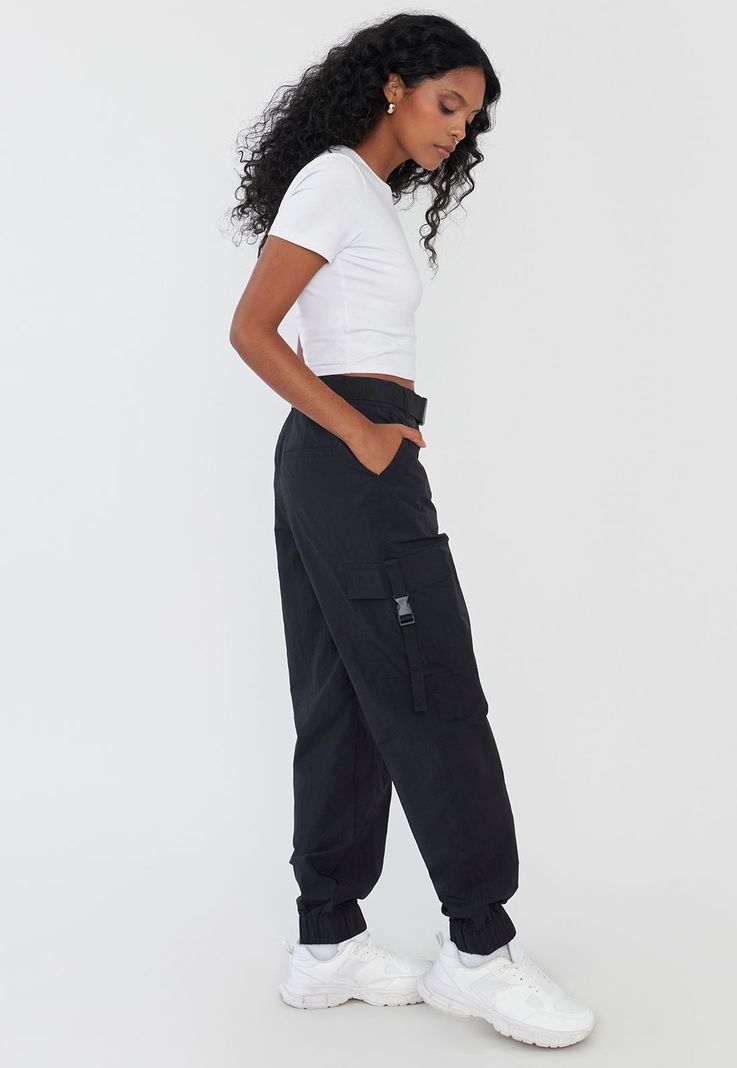 Pantalón Negro Mujer Jogger Cargo Cinturón Corona-3