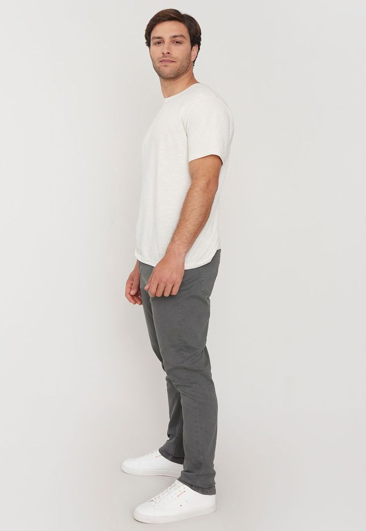 Pantalón Hombre Slim Fit 5 Pocket Gris Liso Corona-3