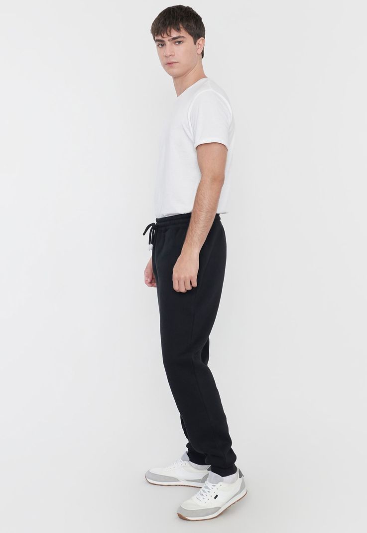 Buzo Hombre Jogger Liso Color Negro Corona-3