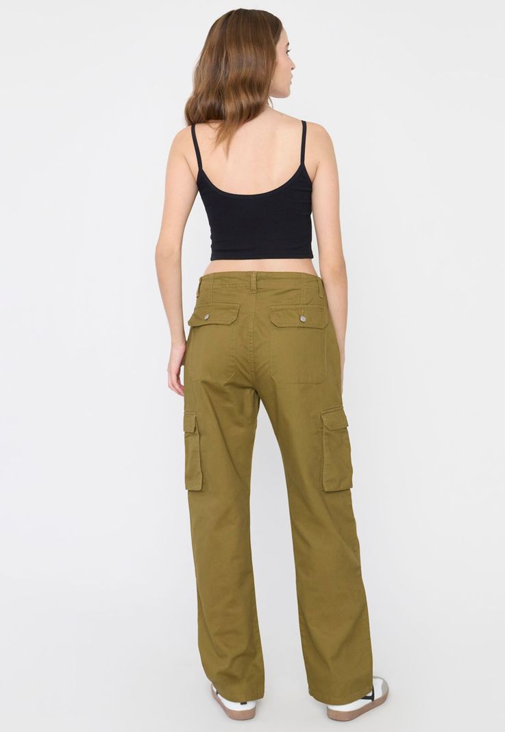 Pantalón Mujer Cargo Color Verde Corona-2