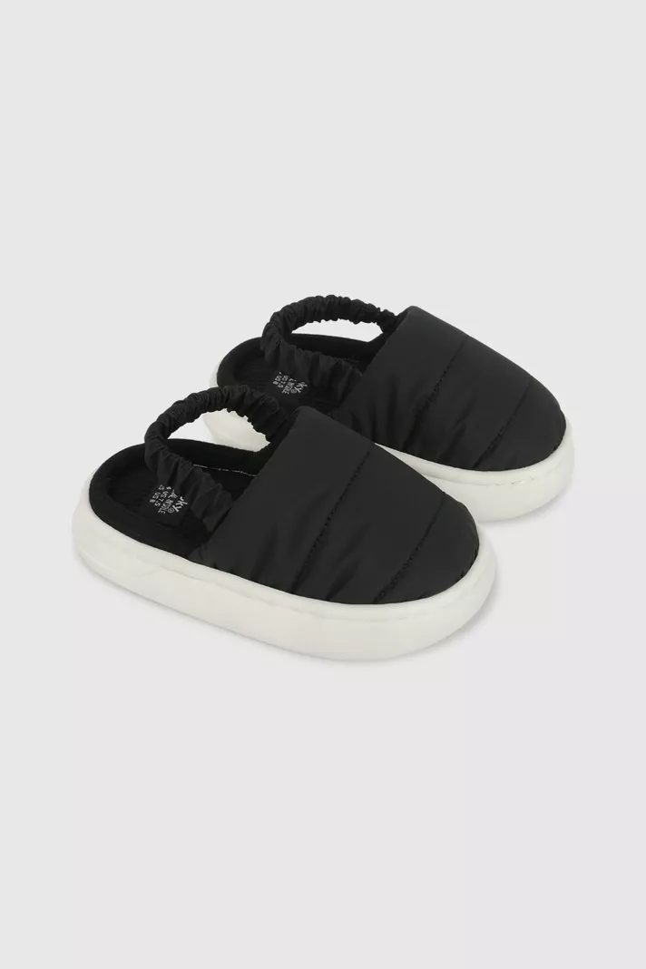 Pantufla Negra de Caminante talla 21 a 27