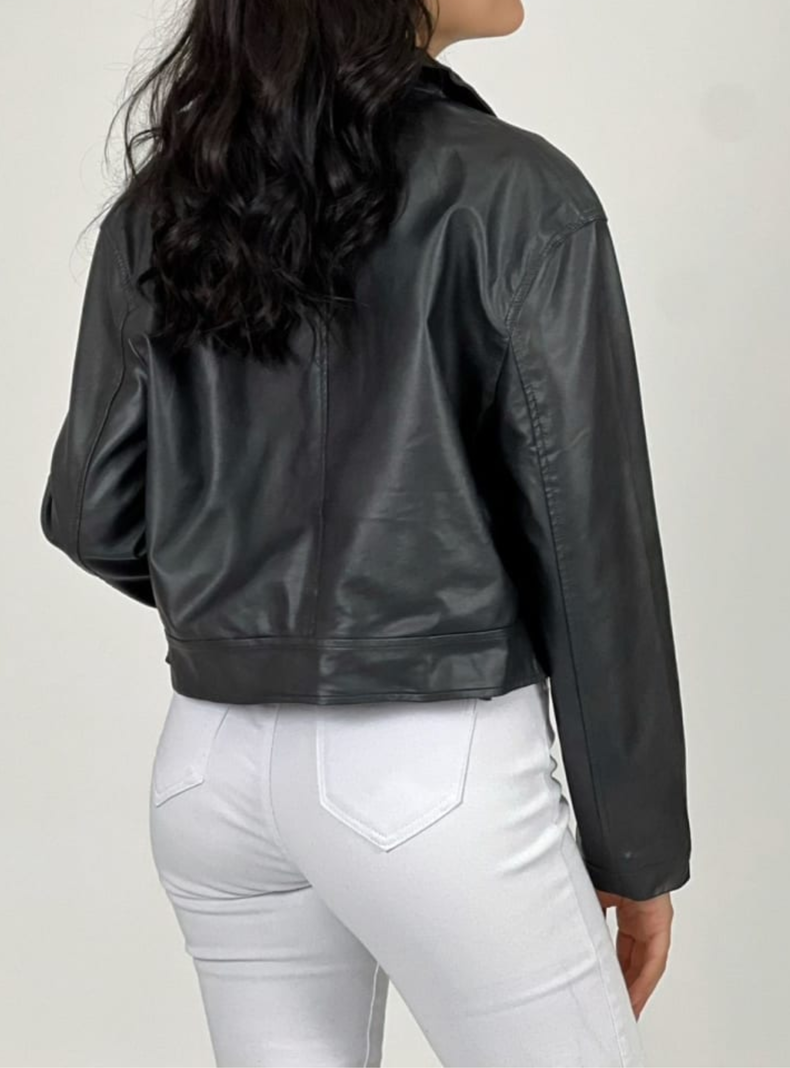 Chaqueta corta de ecocuero-1