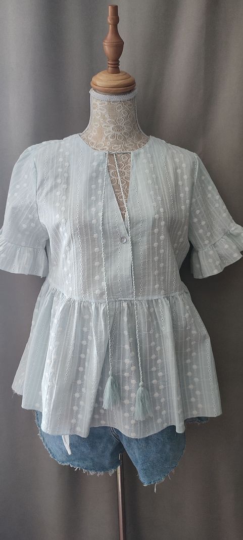 Top de algodón bordado escote V-3