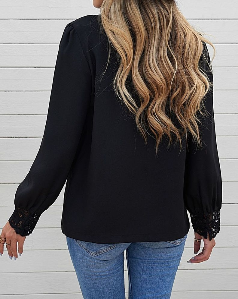 Blusa con encaje en escote-1