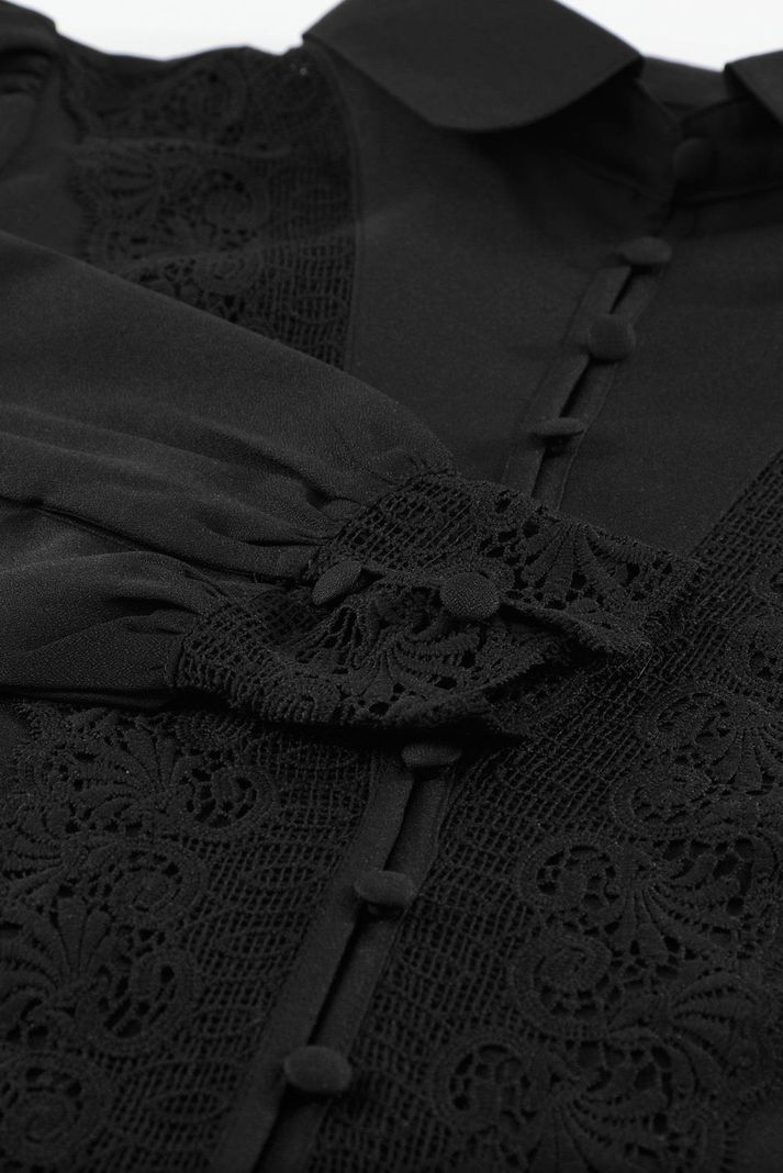 Blusa con encaje en escote-3