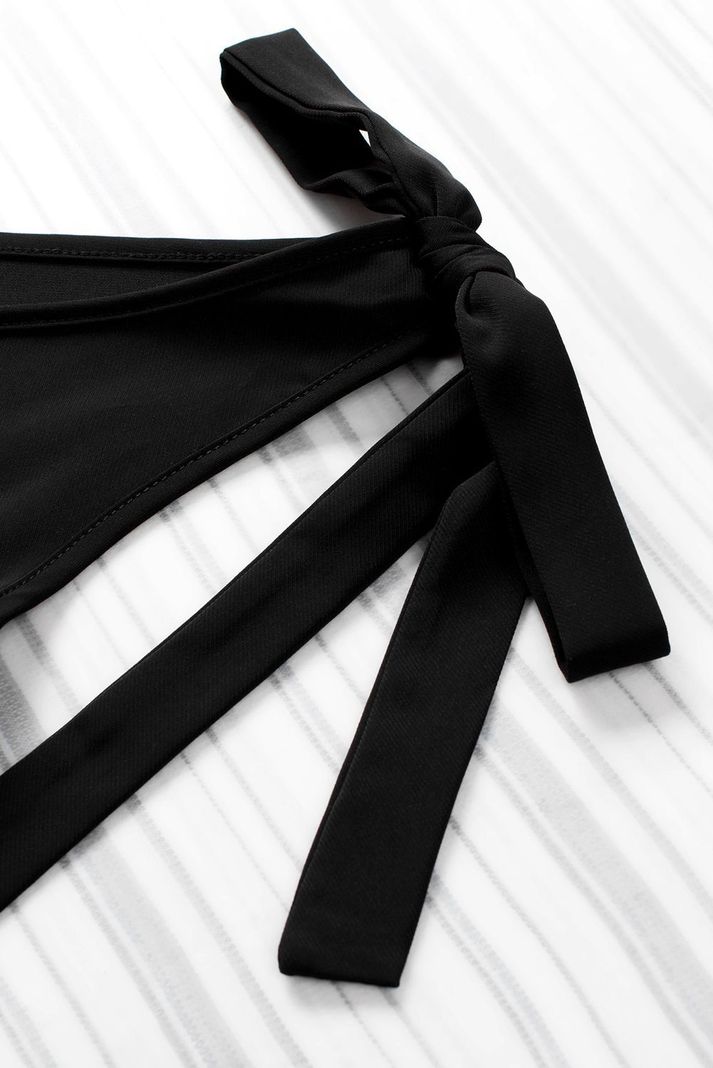 Top negro anudado escote V-4