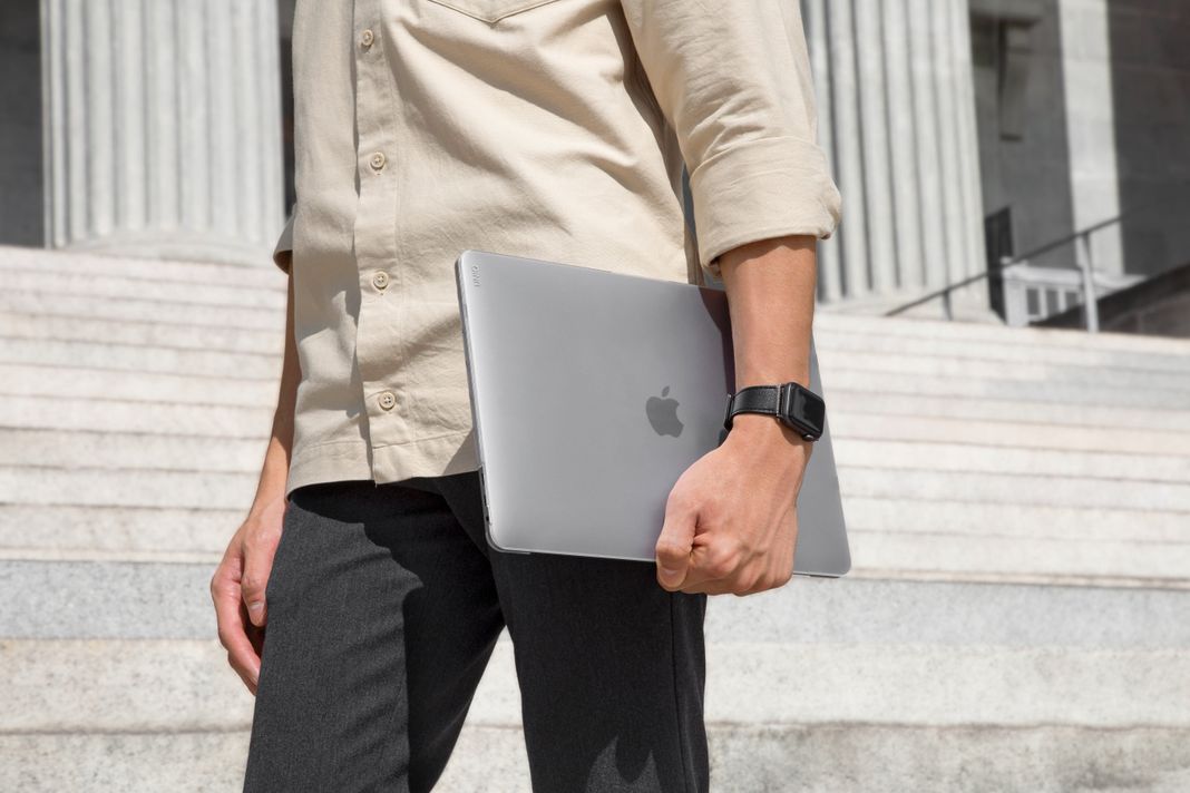 FUNDA / CARCASA PARA MACBOOK AIR 15" 2023 - UNIQ CLARO-2
