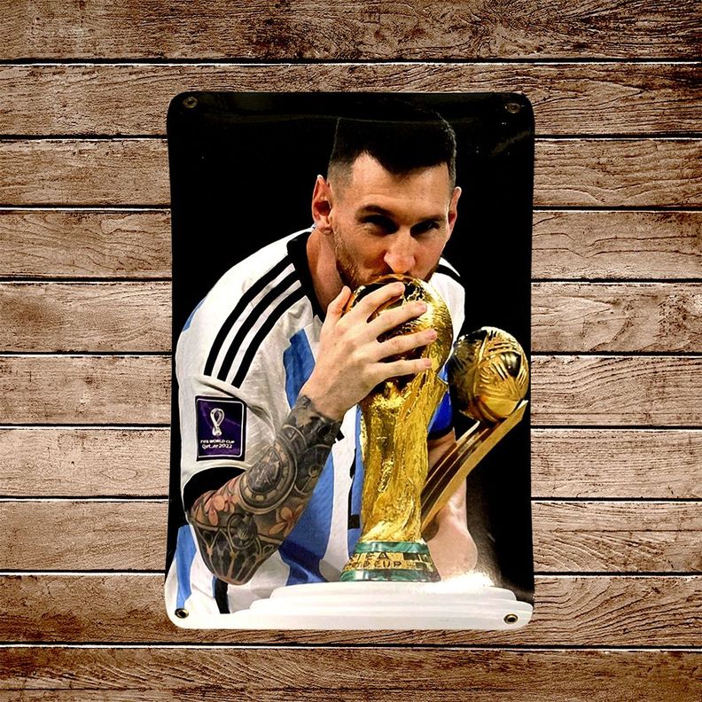 CARTEL CHAPA 25x35 MESSI BESO COPA - FIRE CHILE-1