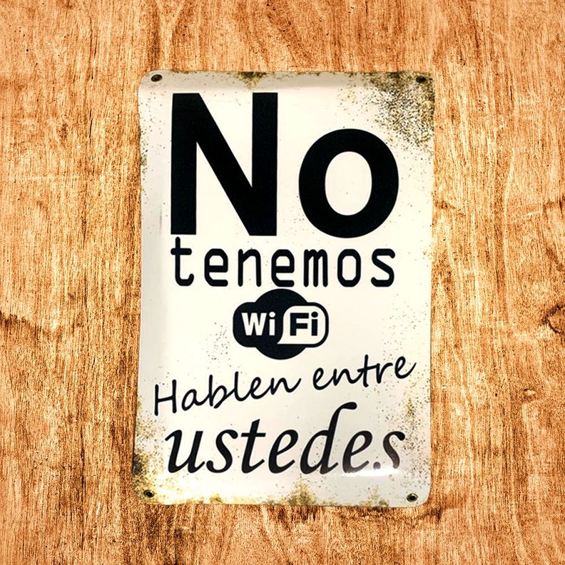 CARTEL CHAPA 25x35 NO TENEMOS WIFI HABLEN ENTRE USTEDES - FIRE CHILE-1