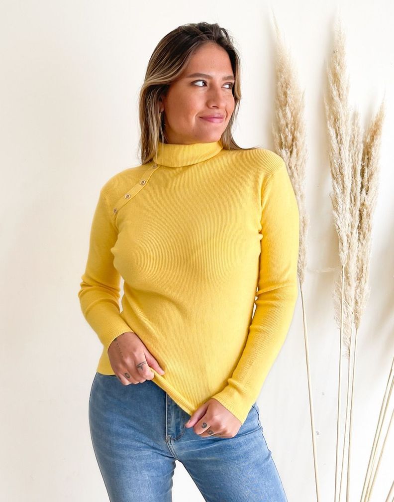 Sweater mujer cuello alto botones brillos Amarillo-1