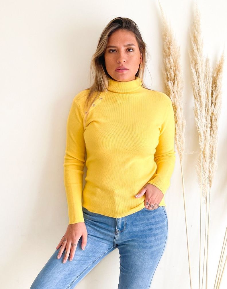 Sweater mujer cuello alto botones brillos Amarillo-0