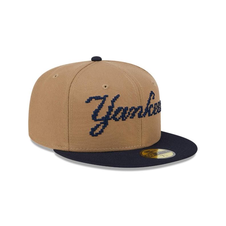 Gorra 59Fifty New York Yankees MLB 8-Bit Wordmark Beige - 60573339-1