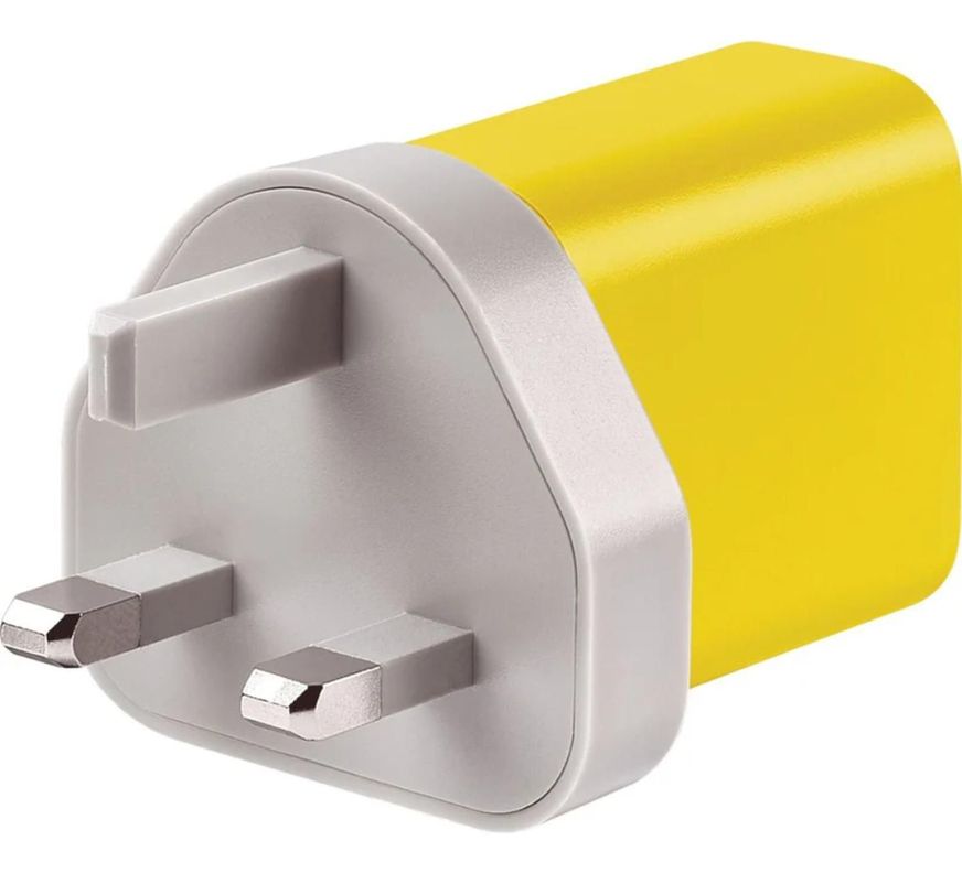 Adaptador Universal Con 3 Puertos Usb-A 2.4A-5