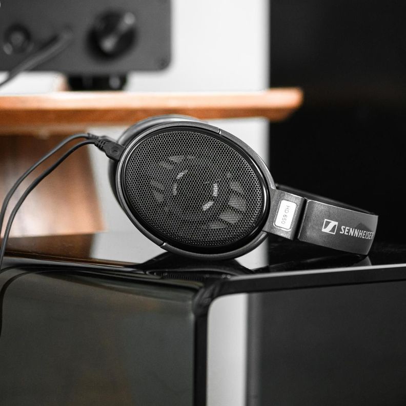 Audífono con cable HD 650-4