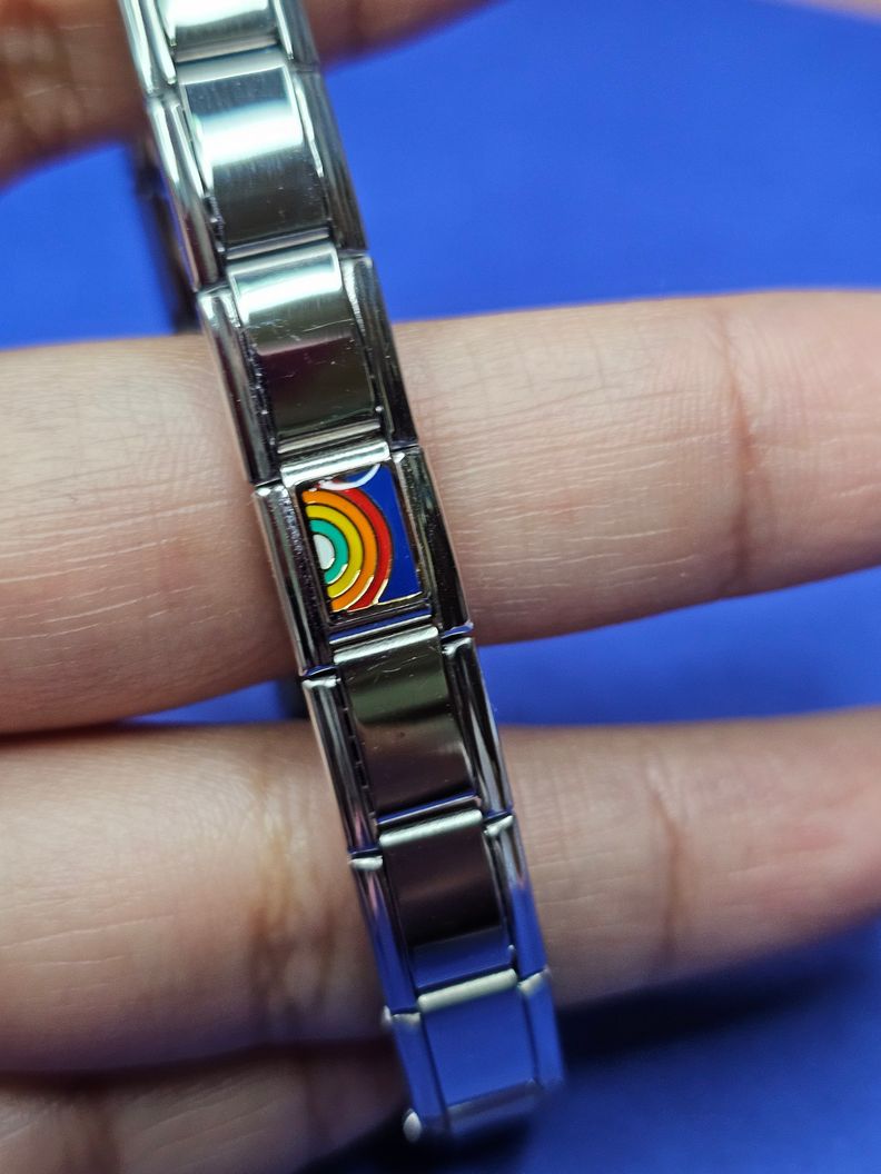Charm Arcoíris – Brilla con Alegría y Color-1